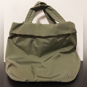 Lululemon 19L bag
